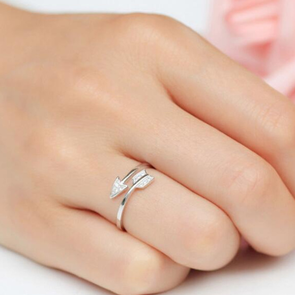 🍒 CUPID Arrow Open Crystal Ring - Picture 2 of 4